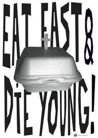 Ein schlichtes, schwarz-weißes Plakat. Im Hintergrund eine schwarze Aufschrift in großen Buchstaben: EAT FAST & DIE YOUNG! Im Vordergrund eine Styroporverpackung nach einem Burger.